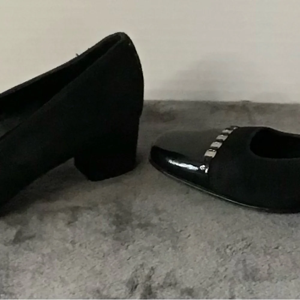 Salvatore Ferragamo Guendy Black‎ Suede Patent made in Italy chain pump sz 6.5